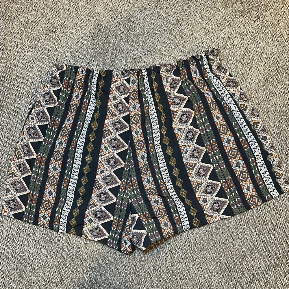 SHEIN Geometric Patterned Women's Shorts